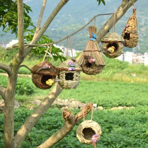 Hand Woven Aloe Grass Birds Nest House - Perfect for Outdoor Garden and Yard, Geometric Pattern Design for Comfortable Nesting